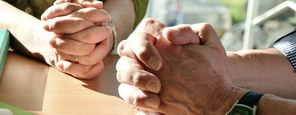 hands-2168901_1920-1024x537